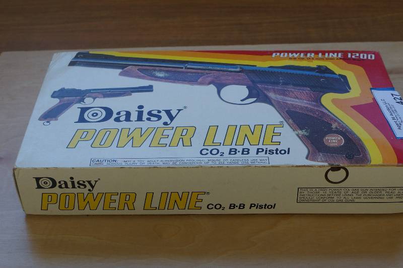 lot 427 image: Vintage Daisy Powerline 1200 C02 Powered Air Gun With Box and Holdster