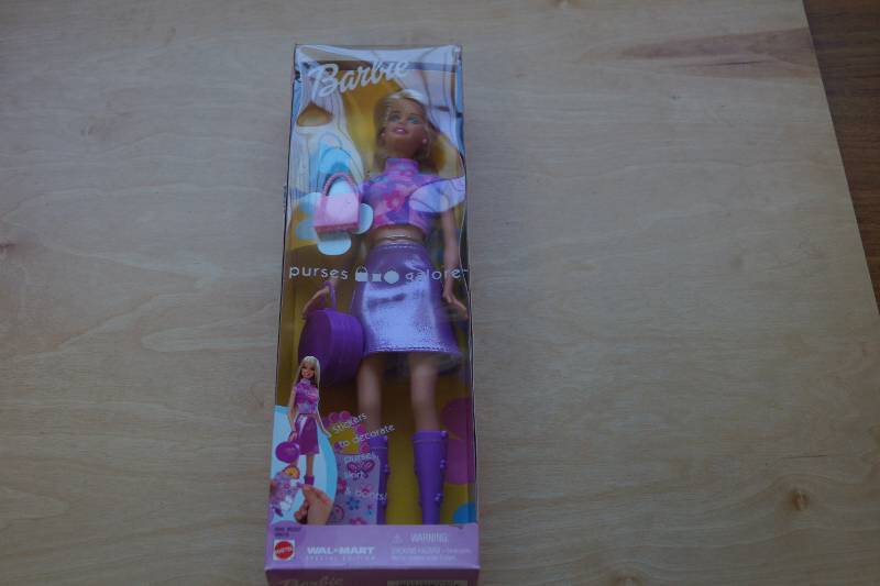 lot 439 image: 2002 Barbie- Purses Galore