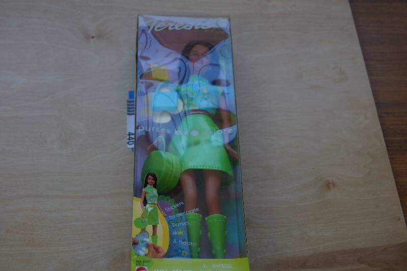 lot 440 image: 2002 Barbie- Purses Galore- Teresa
