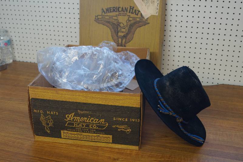 lot 450 image: Black American Hat Comapany- Cowboy Hat- Vintage