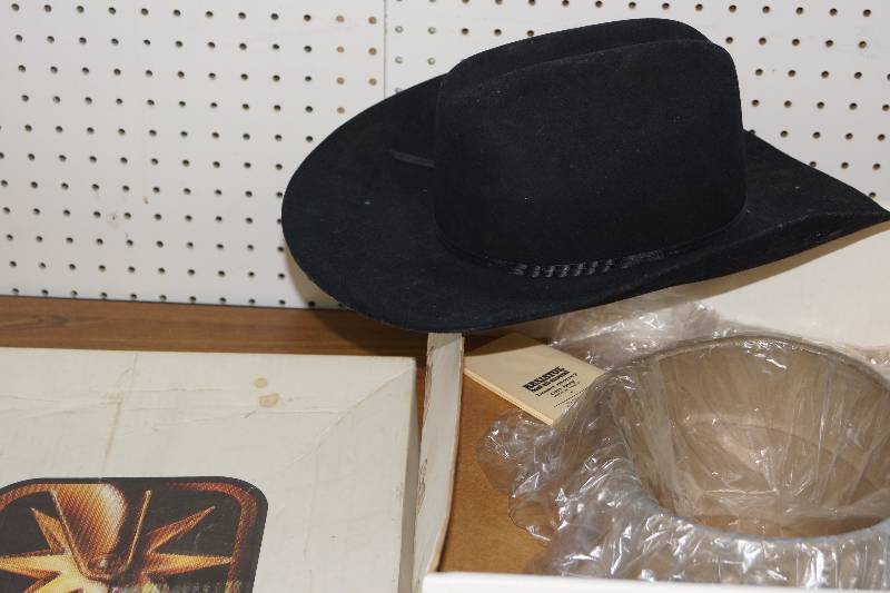 lot 451 image: Black Bailey Cowboy Hat