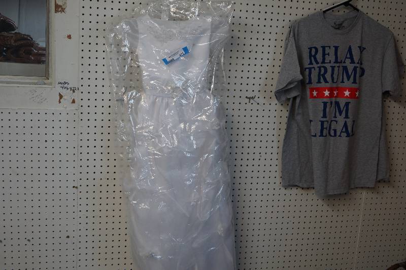 lot 471 image: Girls Size 8 Formal Dress- White- Lace- Awesome