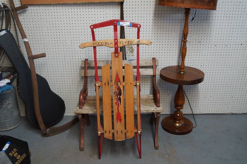 lot 476 image: Vintage Flexible Flyer III- Sled-  Decor or Fun In The Snow