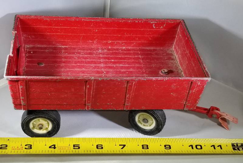 lot 294 image: Grain Wagon-Cart- International Red- ERTL 8 inches