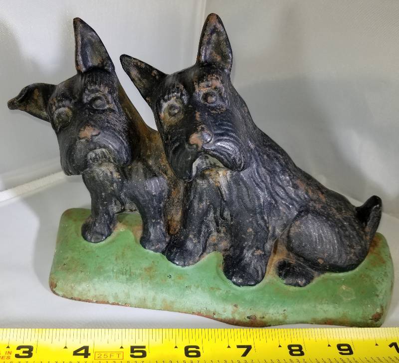 lot 293 image: Cast Iron Scotty Dogs Door Stop