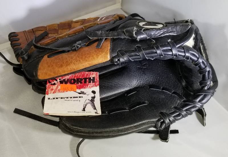 lot 290 image: NWT- Worth  Righthand Throw Leather Baseball Glove Mitt- Expensive