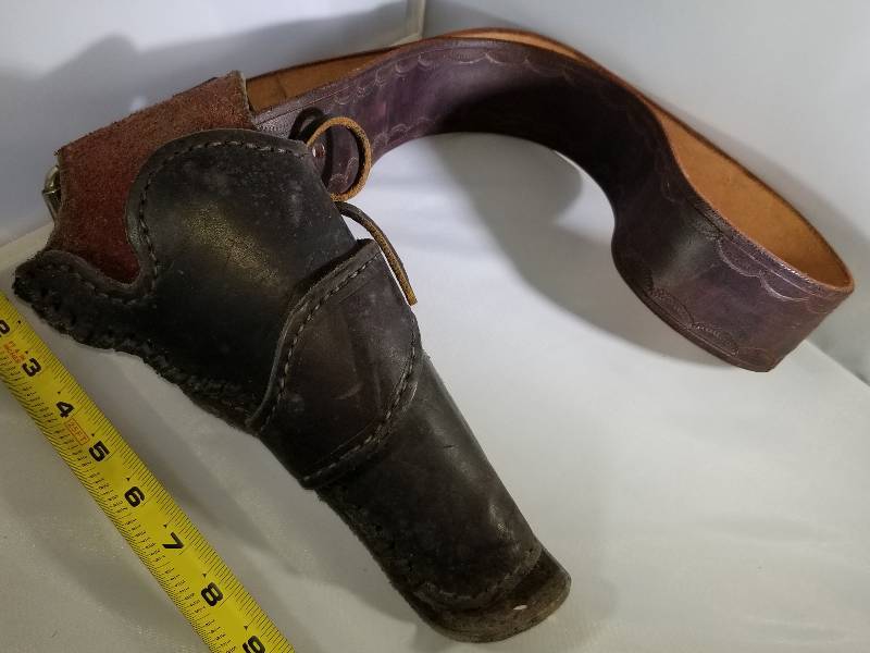 lot 289 image: Leather Holdster and Belt- Quickdraw McGraw