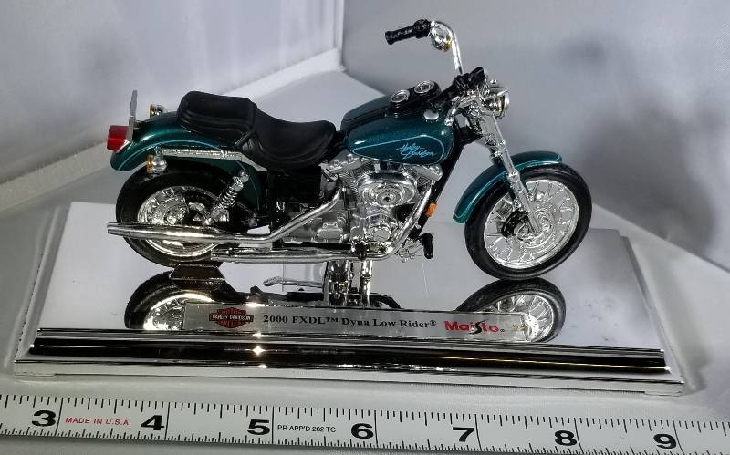 lot 272 image: Harley Davidson 2000 FX Dl  Dyna Lowrider Diecast With COA