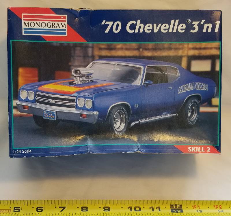 lot 329 image: 1970 Chevy Chevelle 3 n 1 Model Kit   DAAANNNGG