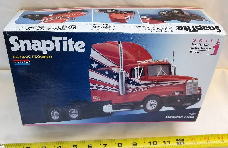 lot 360 image: Snaptite- Kenworth Semi-Truck Model