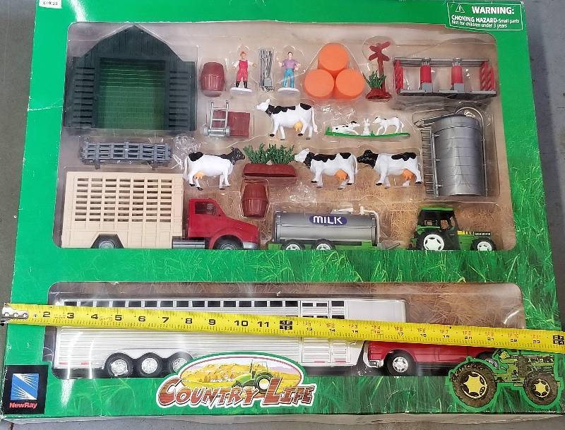 Nib County Life Playset Farm Toy Cows Barn And More Art