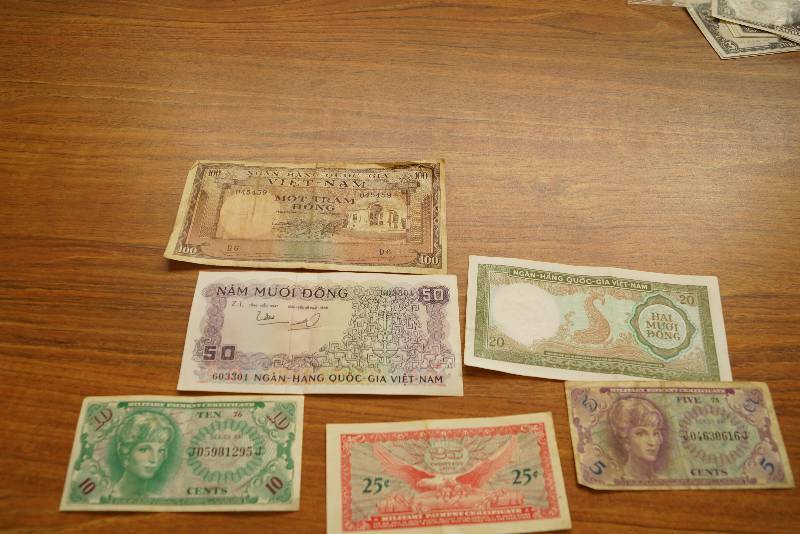lot 9 image: Vietnam Currency Lot- Paper-  War Time Issue
