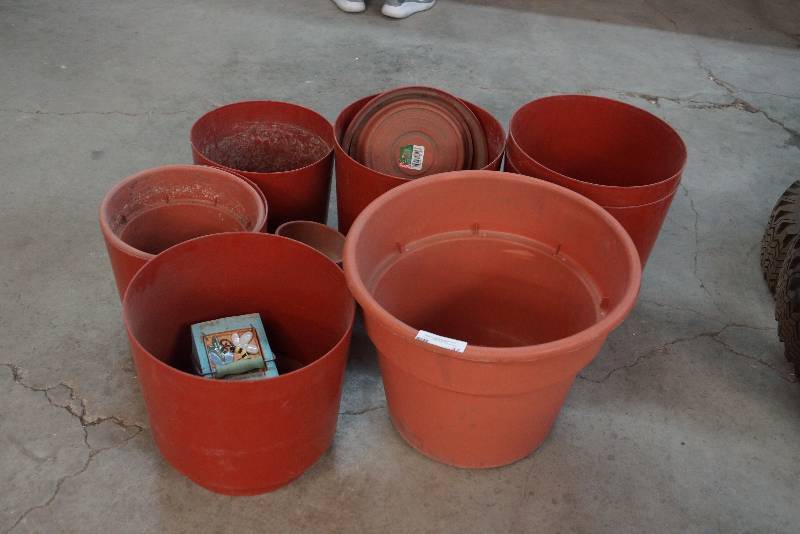 lot 37 image: ResinPlastic Lot of Flower Pots- Larger Sizes