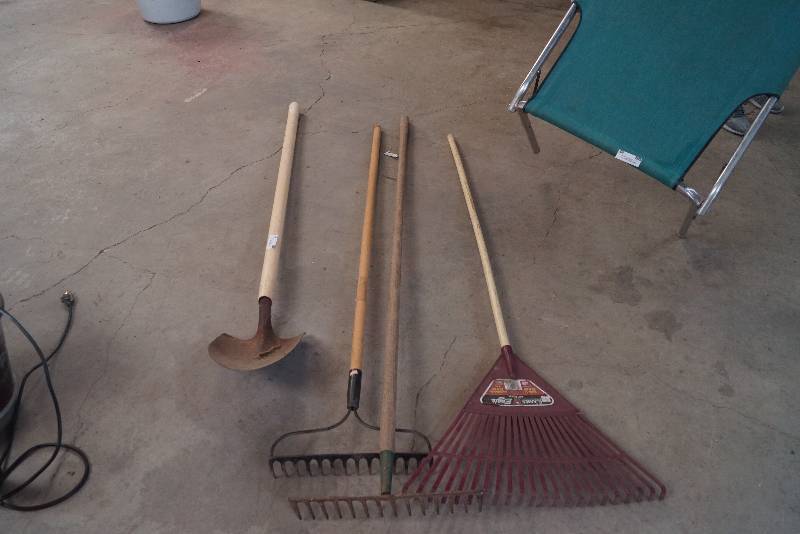 lot 43 image: Rake Lot- Free Shovel Included
