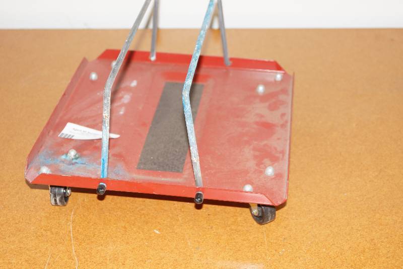 lot 47 image: Small and Handy Mechanics Style Cart With Wheels