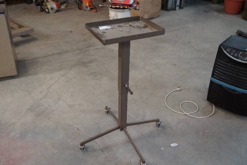 lot 52 image: Rolling Tool Tray