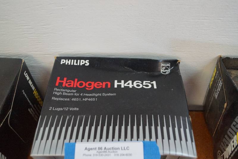 lot 62 image: H4651 Phillips Halogen Headlight