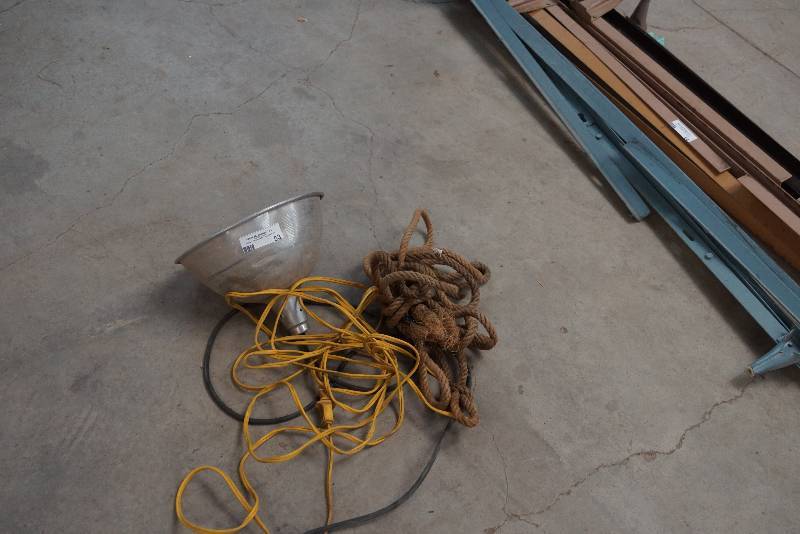 lot 53 image: Drop Light  Extension Cord Rope Lot