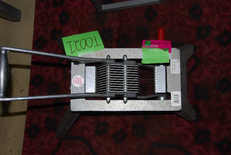 lot 5700 image: Lincoln - Onion King - Onion Slicer