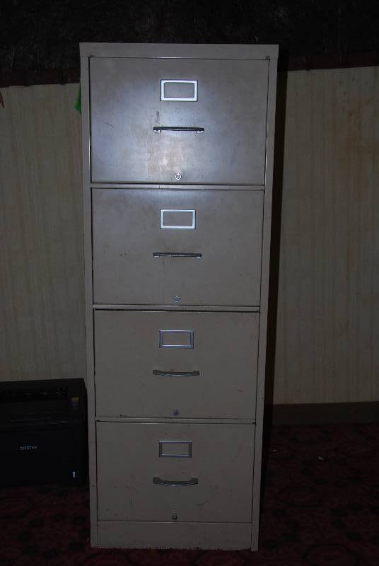 lot 5717 image: 4-Drawer File Cabinet - Legal size 14