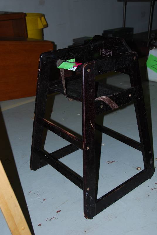 lot 5724 image: Commercial High Chair