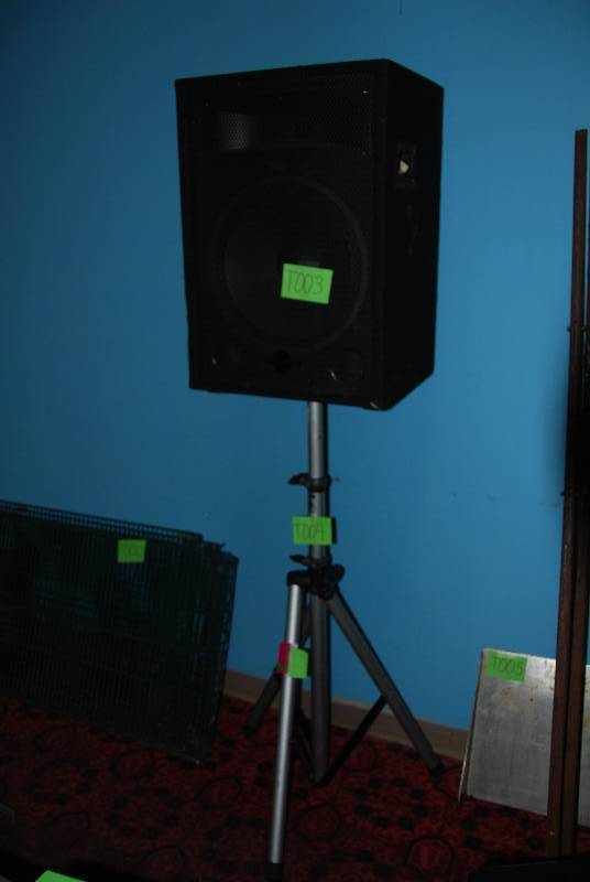 lot 9027 image: Phonic PA Speaker w 8 ft Stand