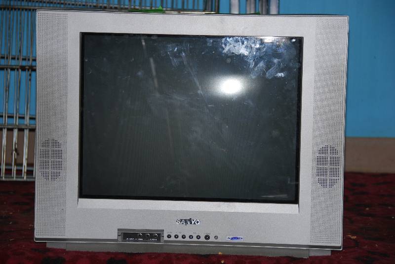 lot 9030 image: TV - Sanyo 20 diagonal