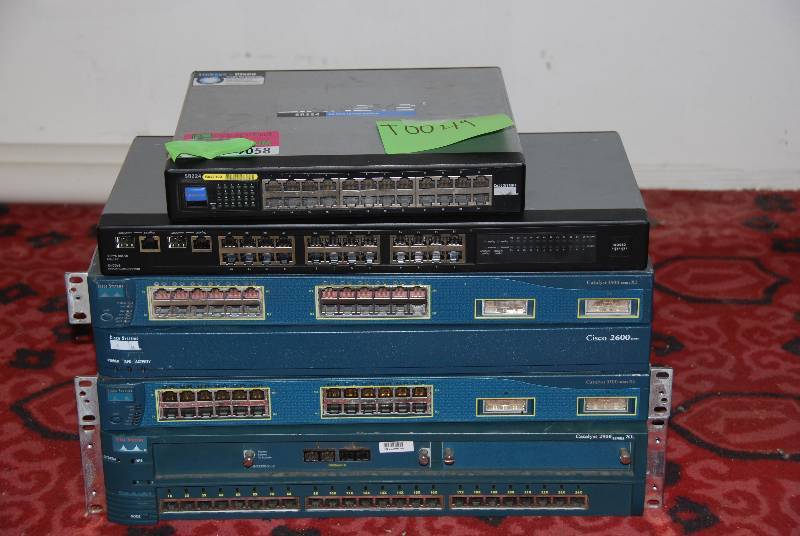 lot 9058 image: Cisco Hubs & Routers - 19 rack
