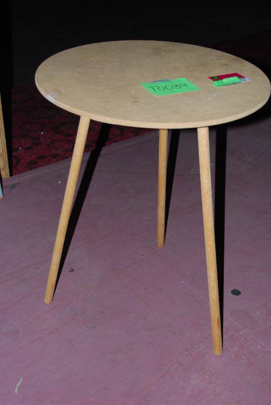 lot 9037 image: Table 3-legged - Small Round - 20 diameter