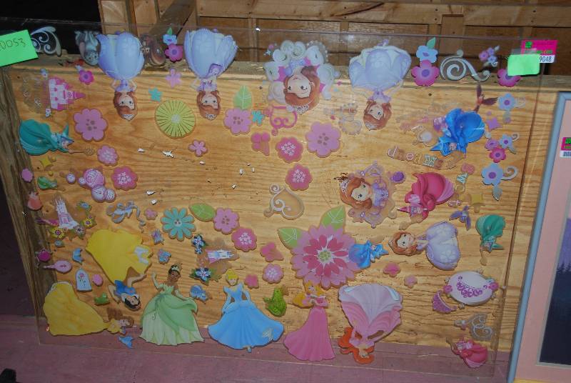 lot 9048 image: Princess Panel