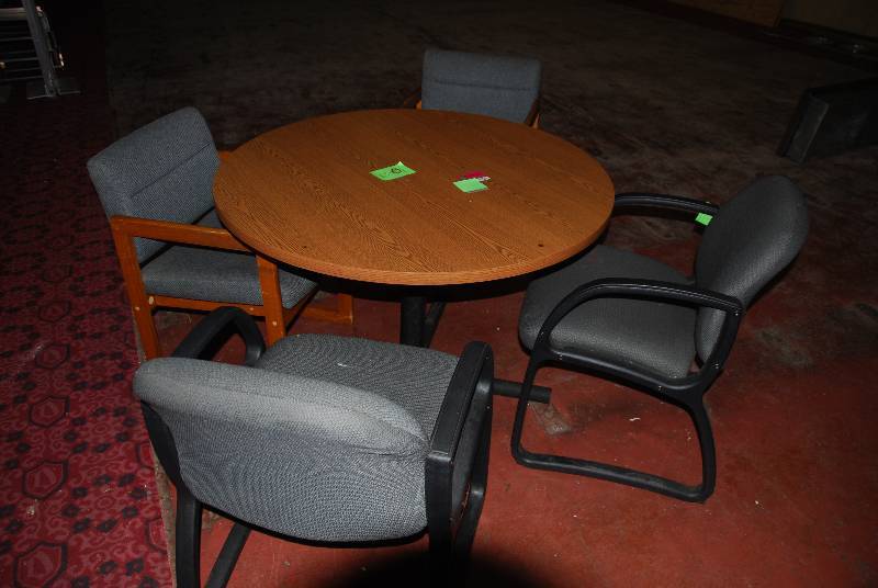 lot 5720 image: Table - Round 42 - Office w 4 chairs
