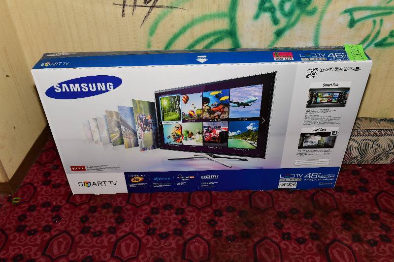 lot 5703 image: Samsung 46 LED Smart TV - new in box