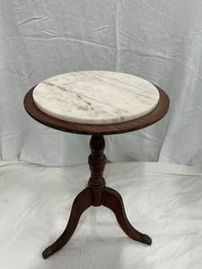 lot 48028 image: Antique Plant Stand