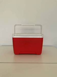 lot 47968 image: Red Igloo Cooler