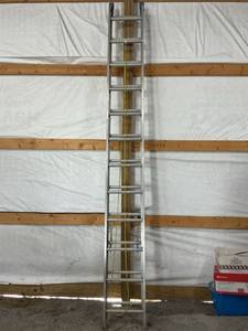 lot 47974 image: Extension Ladder 24ft
