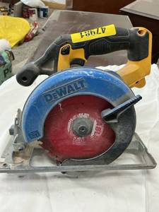 lot 47981 image: DeWalt Cordless Circular Saw DCS393