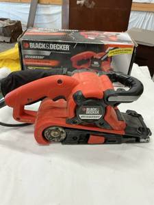 lot 47996 image: Black & Decker Dragster Belt Sander