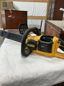 lot 47998 image: DeWalt Battery Powered Chainsaw Model DCCS670