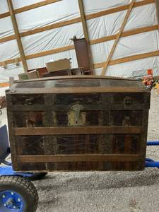lot 48019 image: Vintage Steamer Trunk