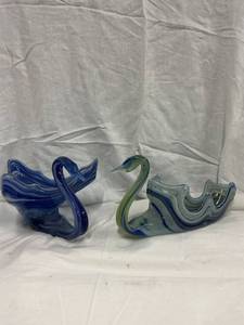 lot 48025 image: Vintage Glass Swan Sculpture