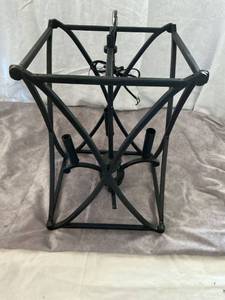 lot 48026 image: Light Fixture