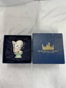 lot 48033 image: Tea Light Votive Holder by Goebel Smithsonian Collection #925009