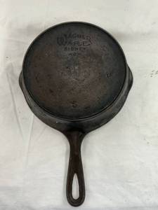 lot 48038 image: Wagner Ware Cast Iron Skillet