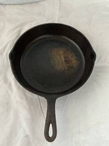 lot 48039 image: Vintage Cast Iron Skillet