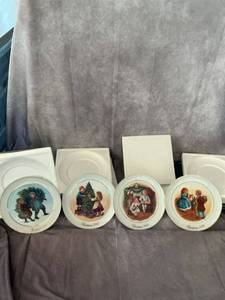 lot 48066 image: Lot of 4 Avon Christmas Collector Plates