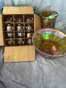 lot 48070 image: Vintage Punch Bowl Set
