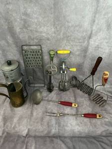lot 48076 image: Misc Vintage Kitchen Items