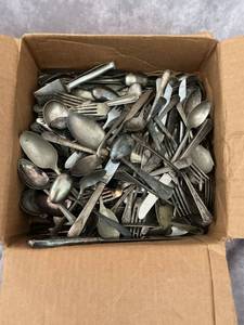 lot 48081 image: Box of Misc Tableware