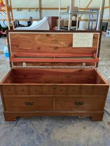 lot 48087 image: Virginia Maid by Lane Cedar Chest