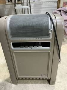 lot 48106 image: Lasko Ceramic Heater